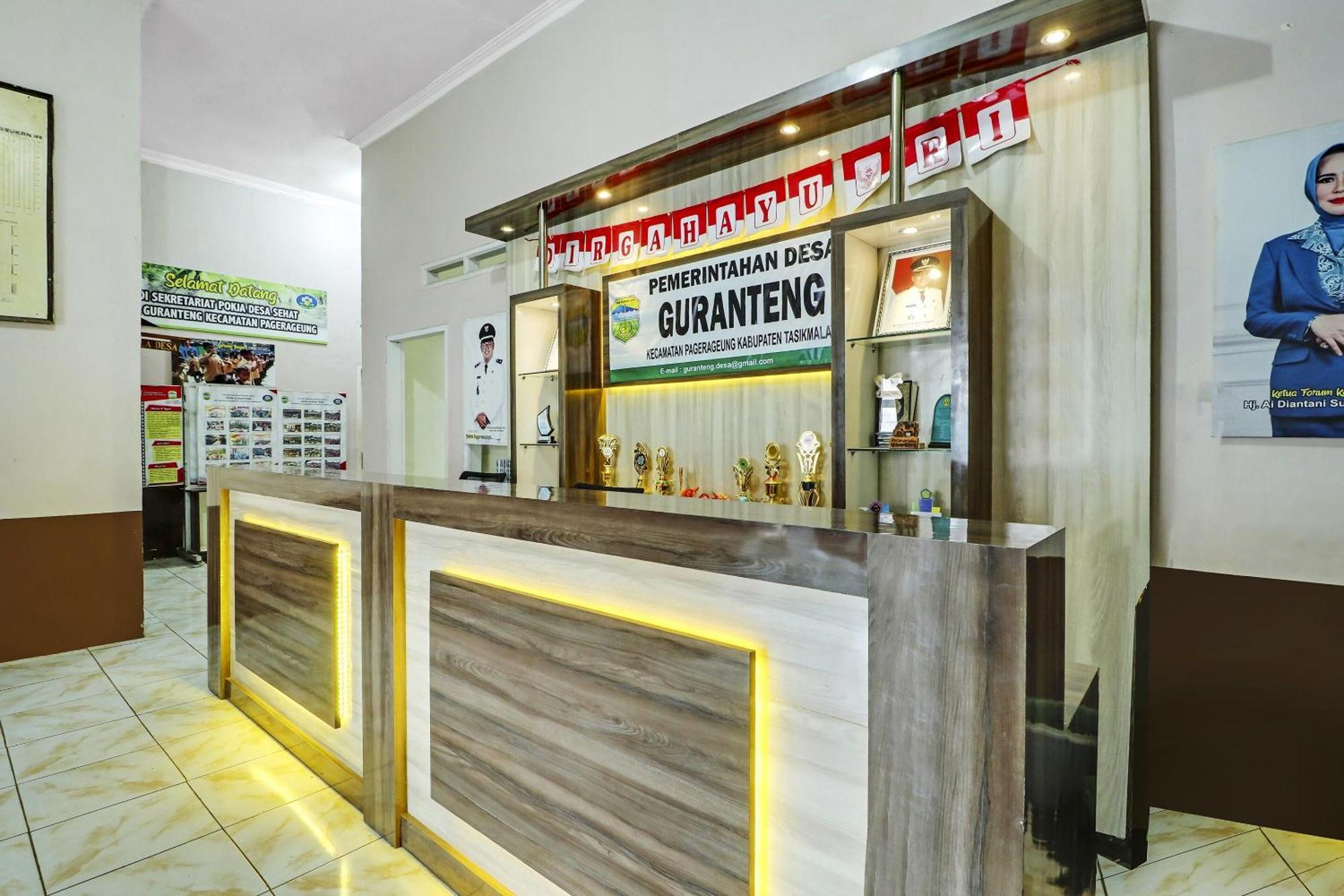 OYO Homes 90956 Desa Wisata Guranteng Pendjalu Exterior foto