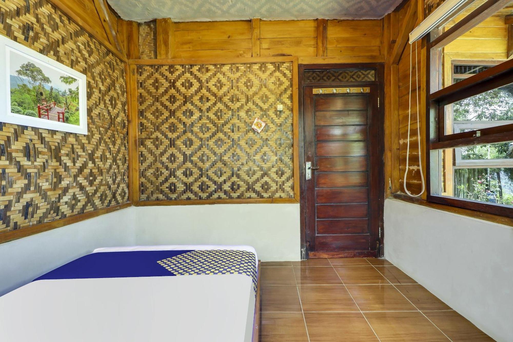 OYO Homes 90956 Desa Wisata Guranteng Pendjalu Exterior foto