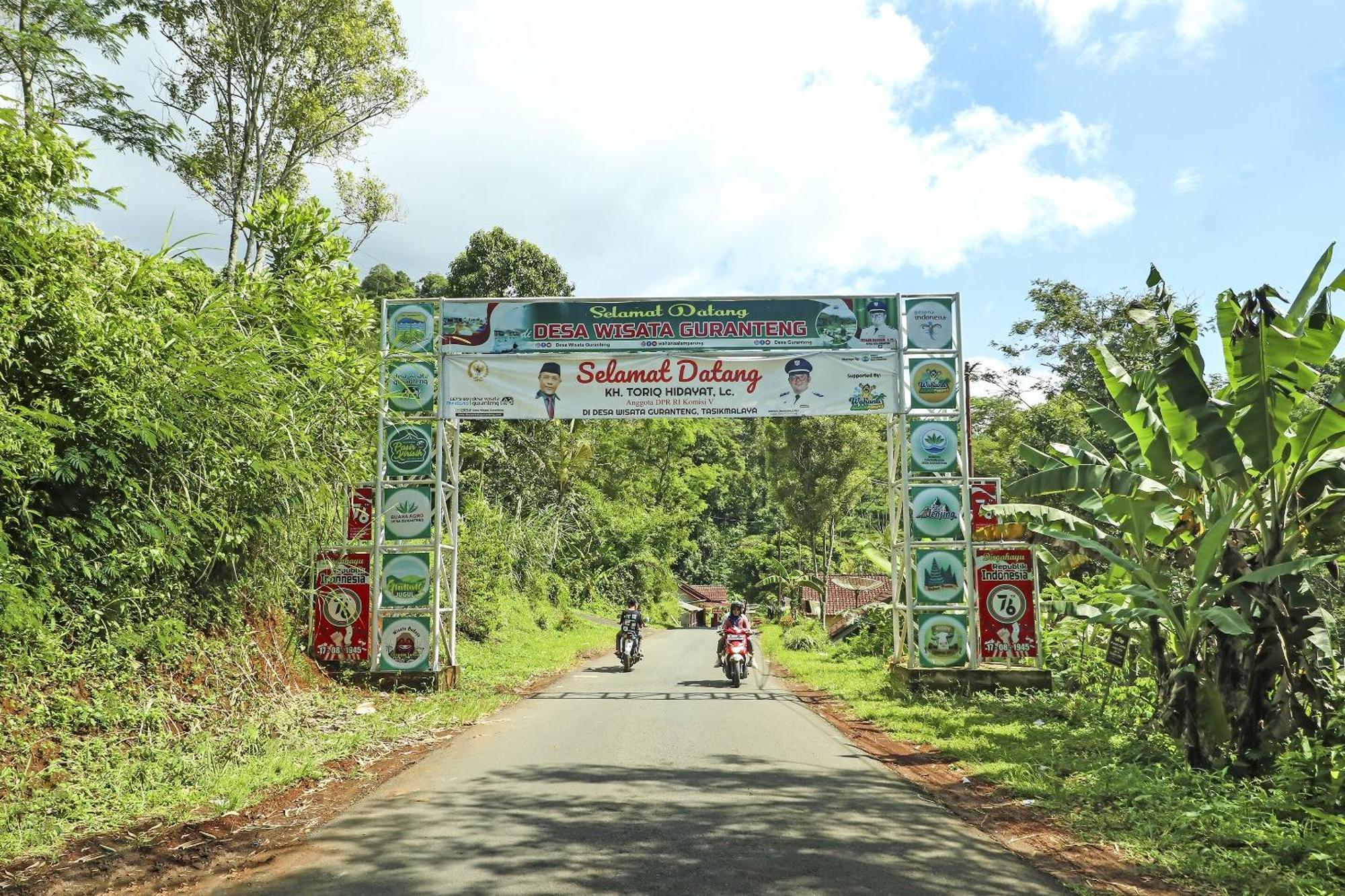 OYO Homes 90956 Desa Wisata Guranteng Pendjalu Exterior foto
