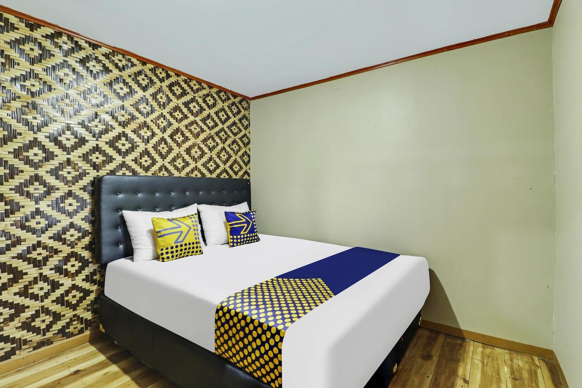 OYO Homes 90956 Desa Wisata Guranteng Pendjalu Exterior foto