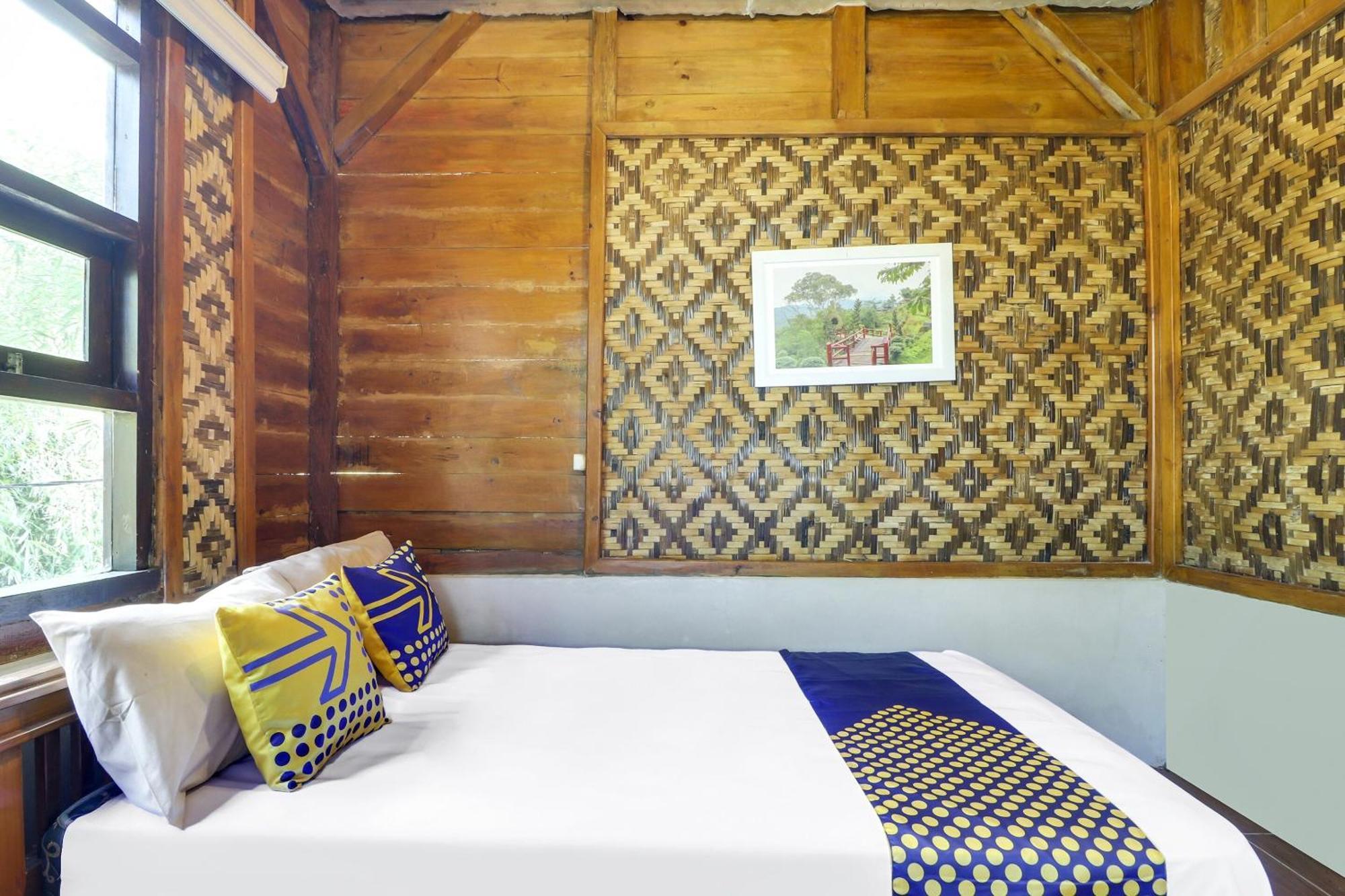 OYO Homes 90956 Desa Wisata Guranteng Pendjalu Exterior foto