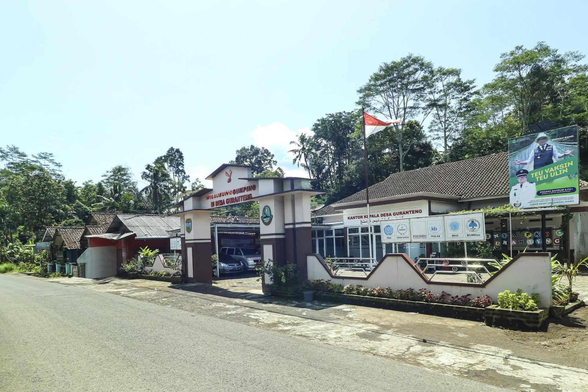 OYO Homes 90956 Desa Wisata Guranteng Pendjalu Exterior foto