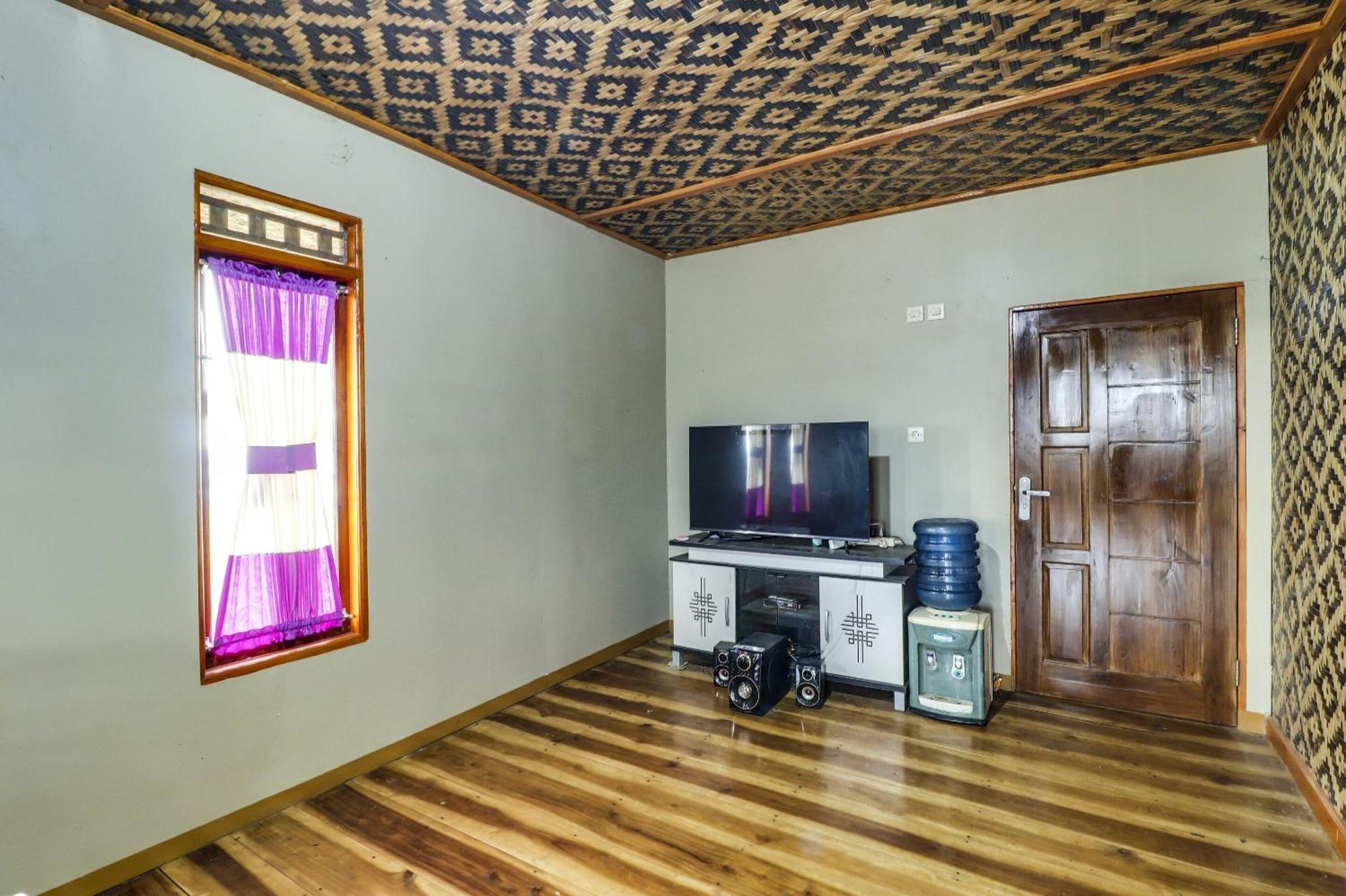 OYO Homes 90956 Desa Wisata Guranteng Pendjalu Exterior foto